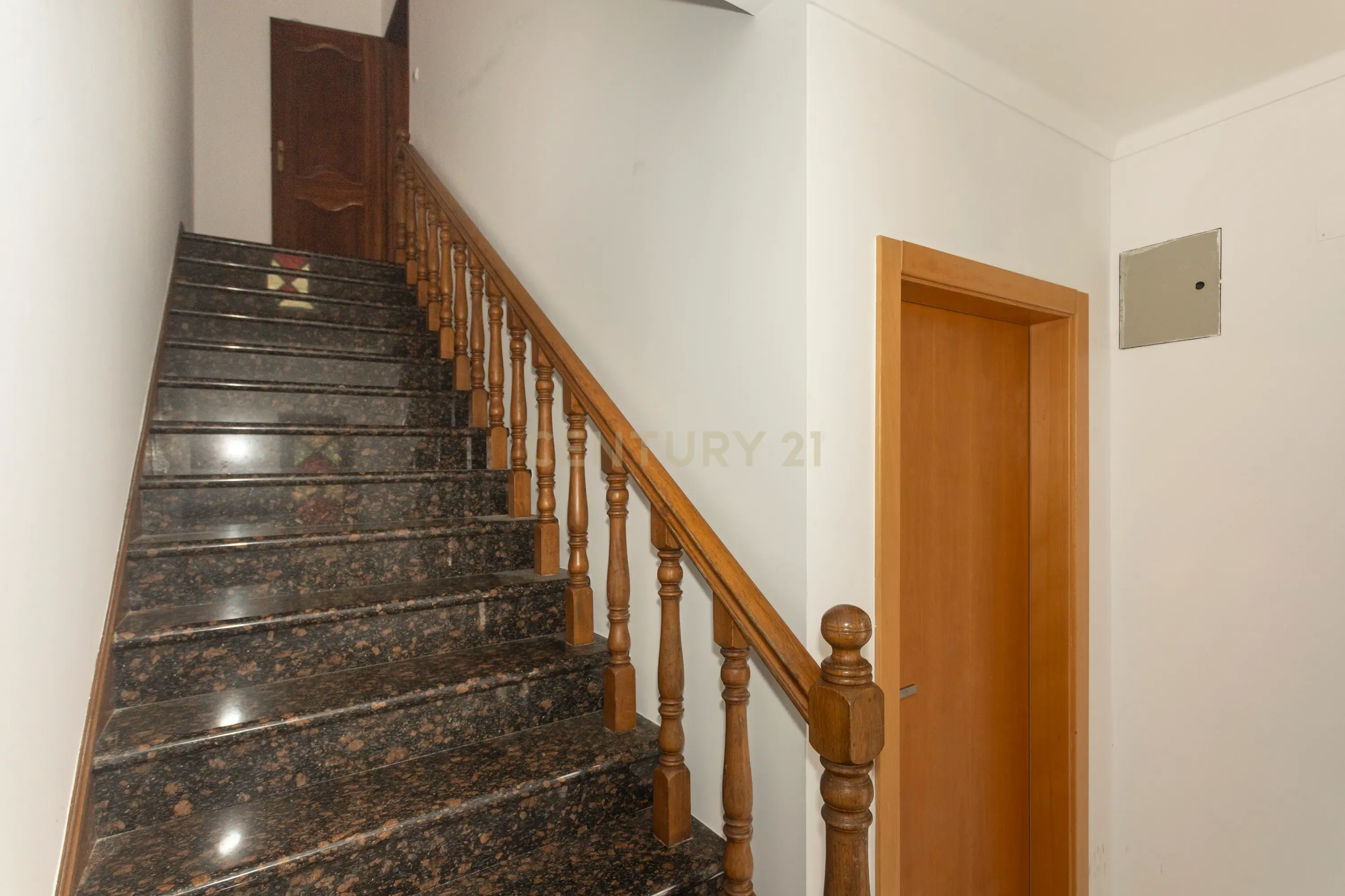Apartamento T4 está localizado na Areia Branca - Image 38