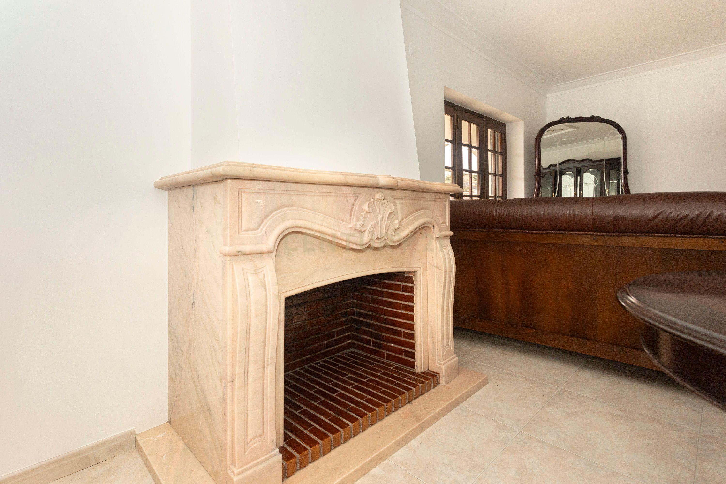 Apartamento T4 está localizado na Areia Branca - Image 17