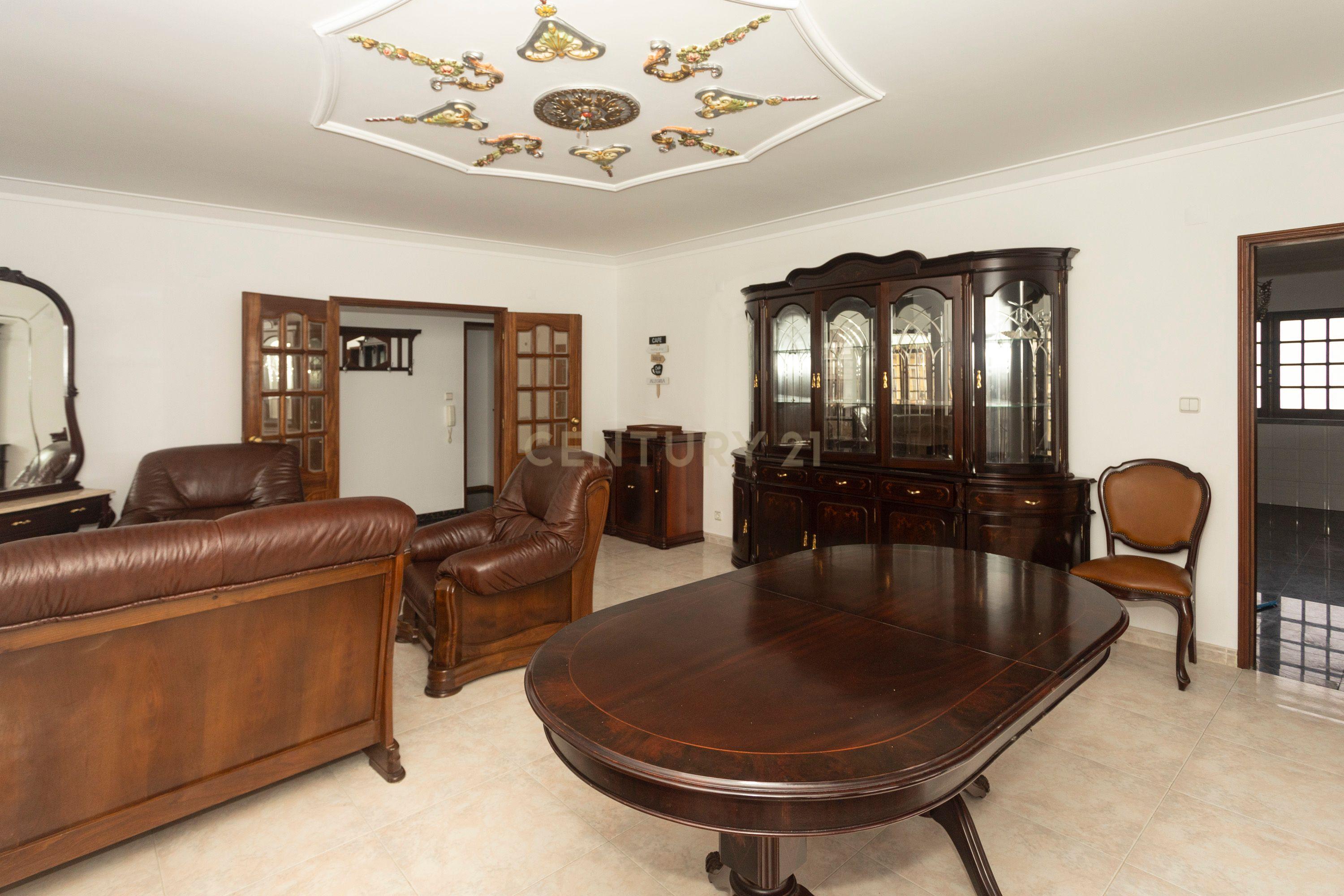 Apartamento T4 está localizado na Areia Branca - Image 7