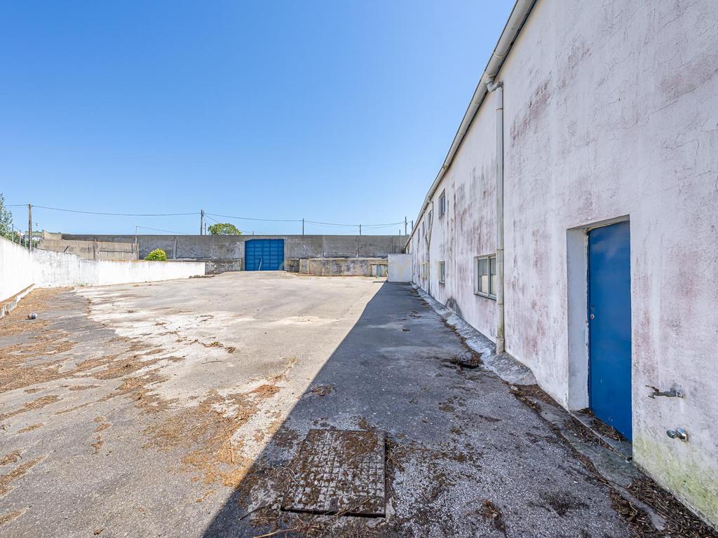ARMAZÉM MULTIUSO - PRÓXIMO AO AEROPORTO DE LISBOA - Image 4