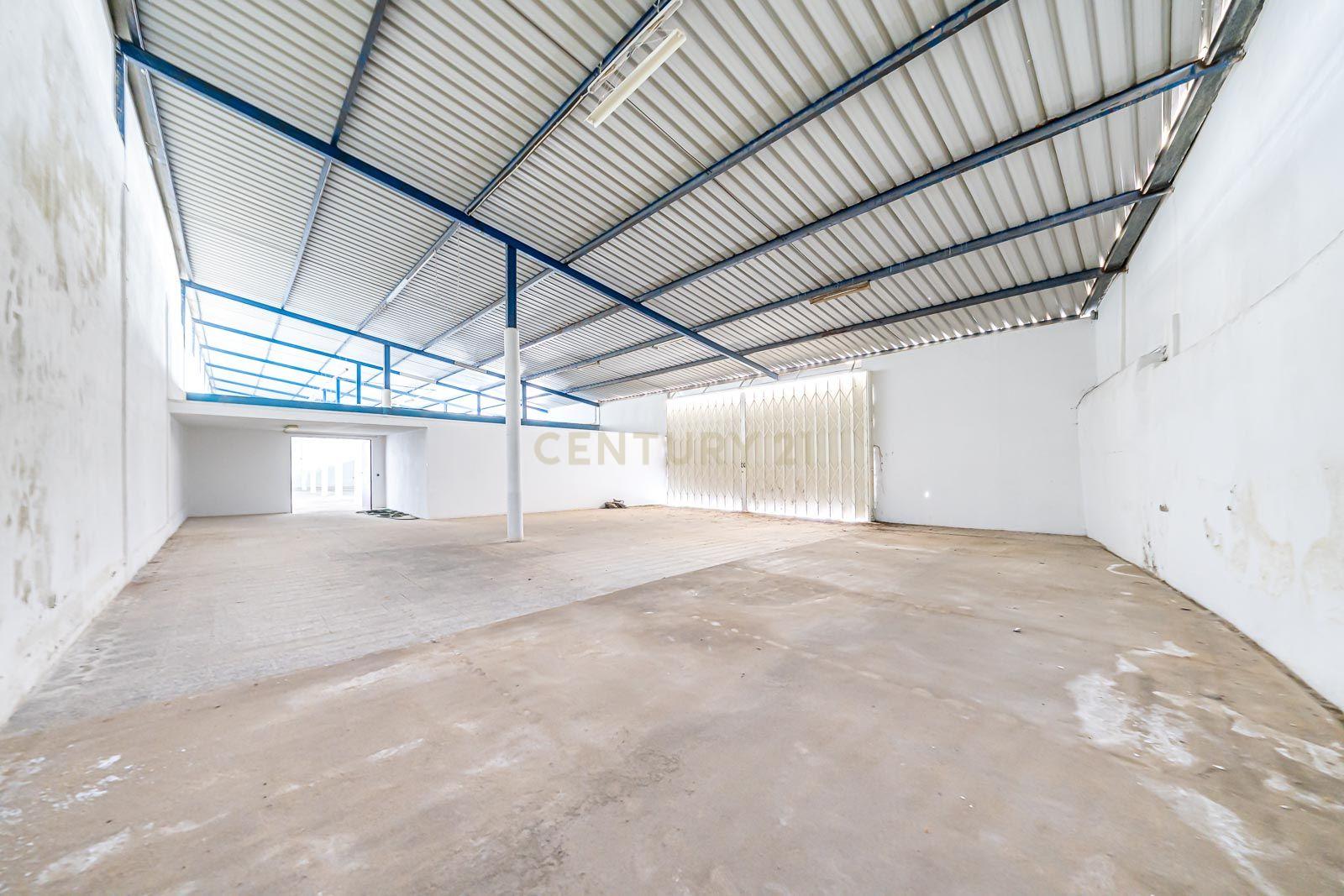 ARMAZÉM MULTIUSO - PRÓXIMO AO AEROPORTO DE LISBOA - Image 1