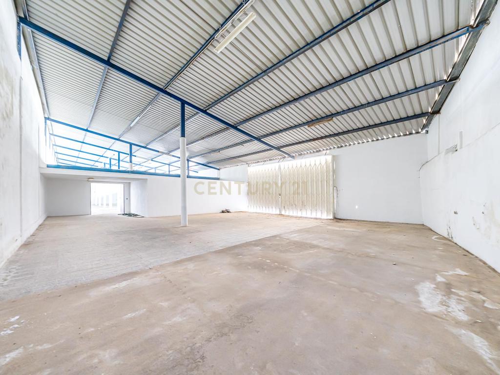 ARMAZÉM MULTIUSO - PRÓXIMO AO AEROPORTO DE LISBOA - Image 1