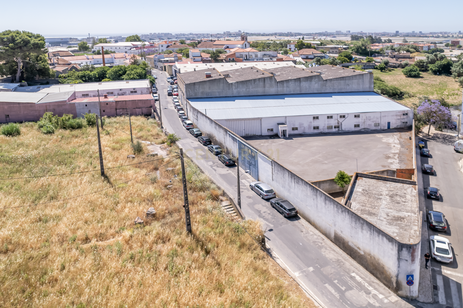 ARMAZÉM MULTIUSO - PRÓXIMO AO AEROPORTO DE LISBOA - Image 2