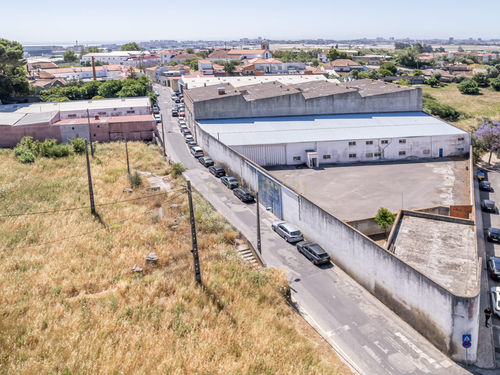 ARMAZÉM MULTIUSO - PRÓXIMO AO AEROPORTO DE LISBOA - Image 2