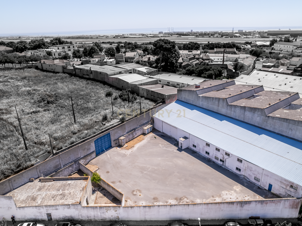 ARMAZÉM MULTIUSO - PRÓXIMO AO AEROPORTO DE LISBOA - Image 17