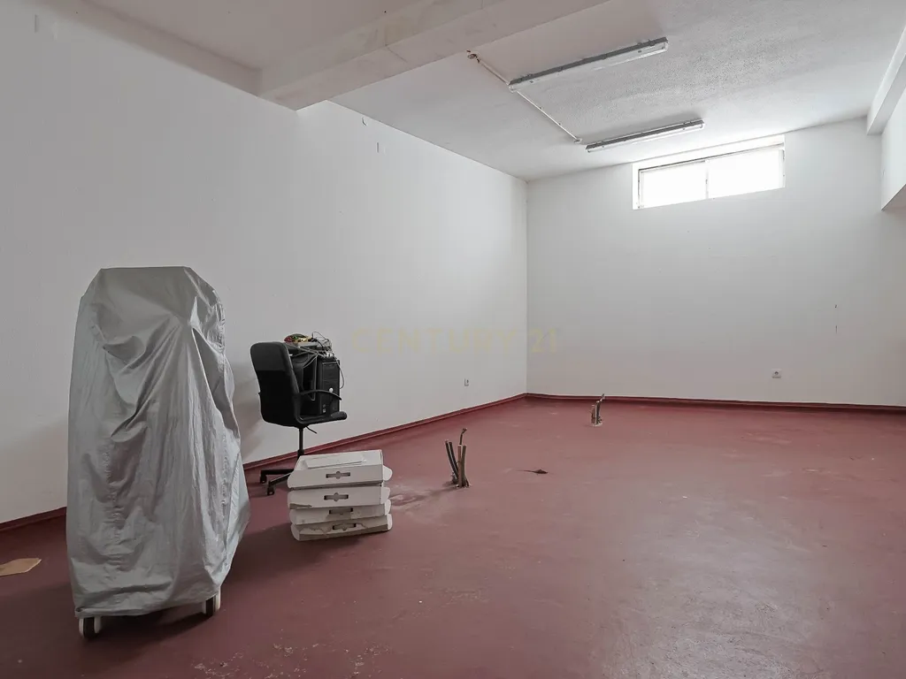 ✨🏢 Excelente Espaço Comercial com 8 Lojas — Localização Estratégica! 🗺️📍 - Image 7