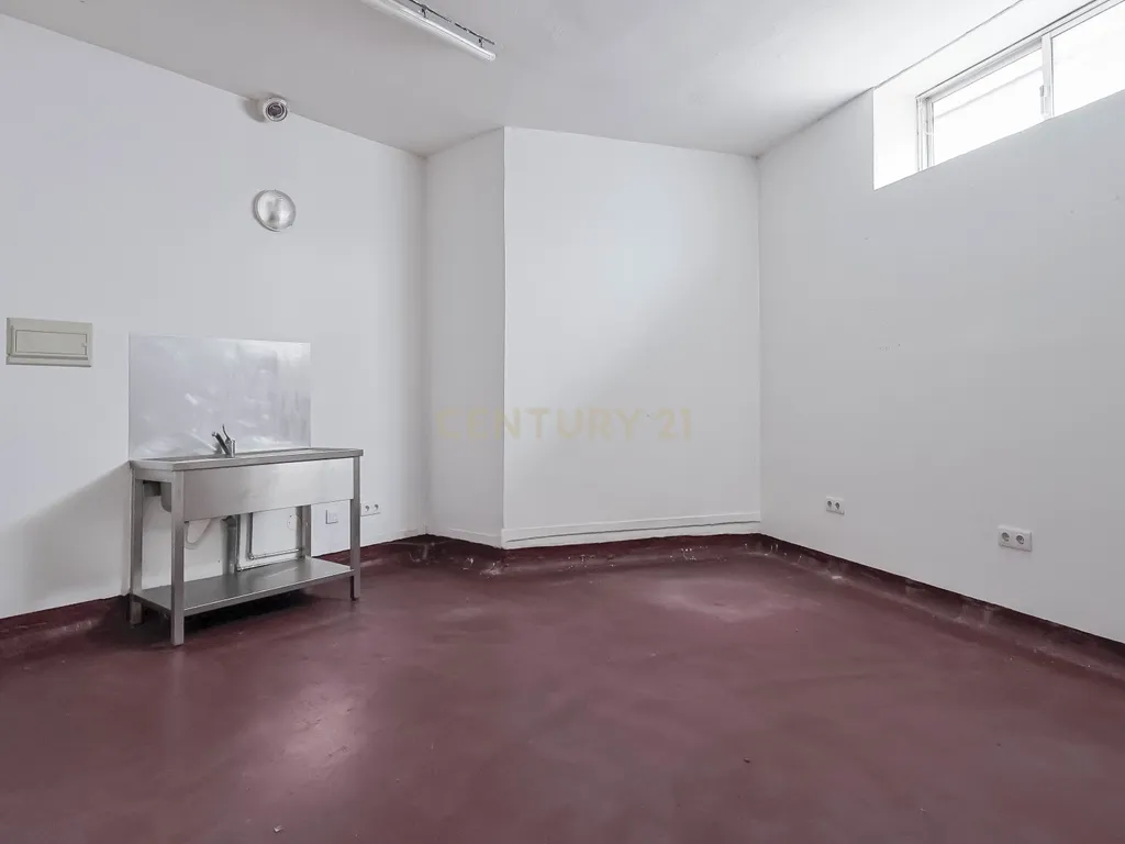✨🏢 Excelente Espaço Comercial com 8 Lojas — Localização Estratégica! 🗺️📍 - Image 13