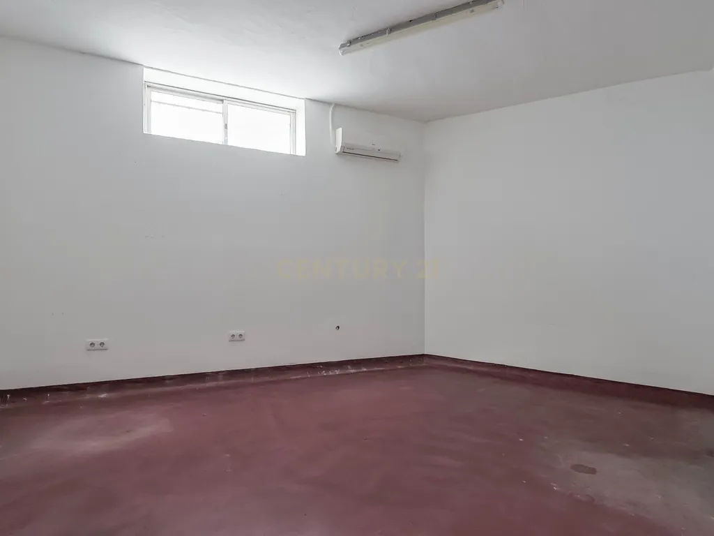✨🏢 Excelente Espaço Comercial com 8 Lojas — Localização Estratégica! 🗺️📍 - Image 15