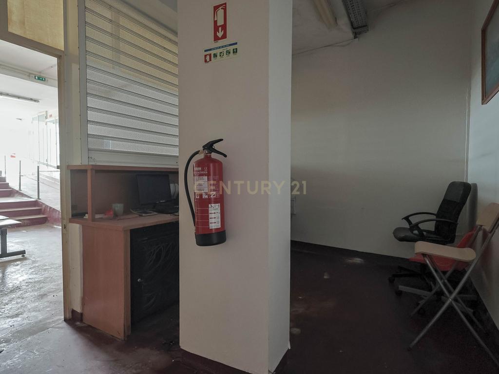 ✨🏢 Excelente Espaço Comercial com 8 Lojas — Localização Estratégica! 🗺️📍 - Image 20