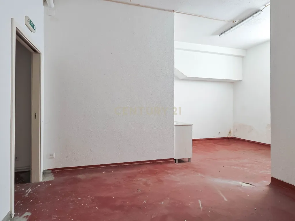 ✨🏢 Excelente Espaço Comercial com 8 Lojas — Localização Estratégica! 🗺️📍 - Image 9