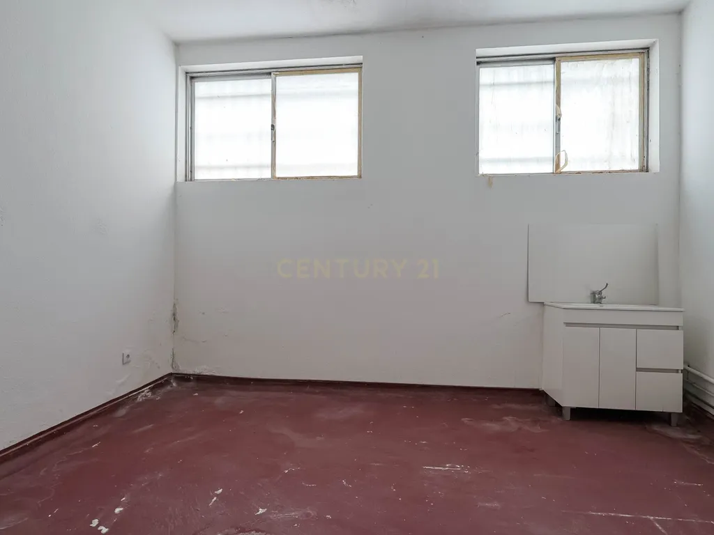 ✨🏢 Excelente Espaço Comercial com 8 Lojas — Localização Estratégica! 🗺️📍 - Image 11
