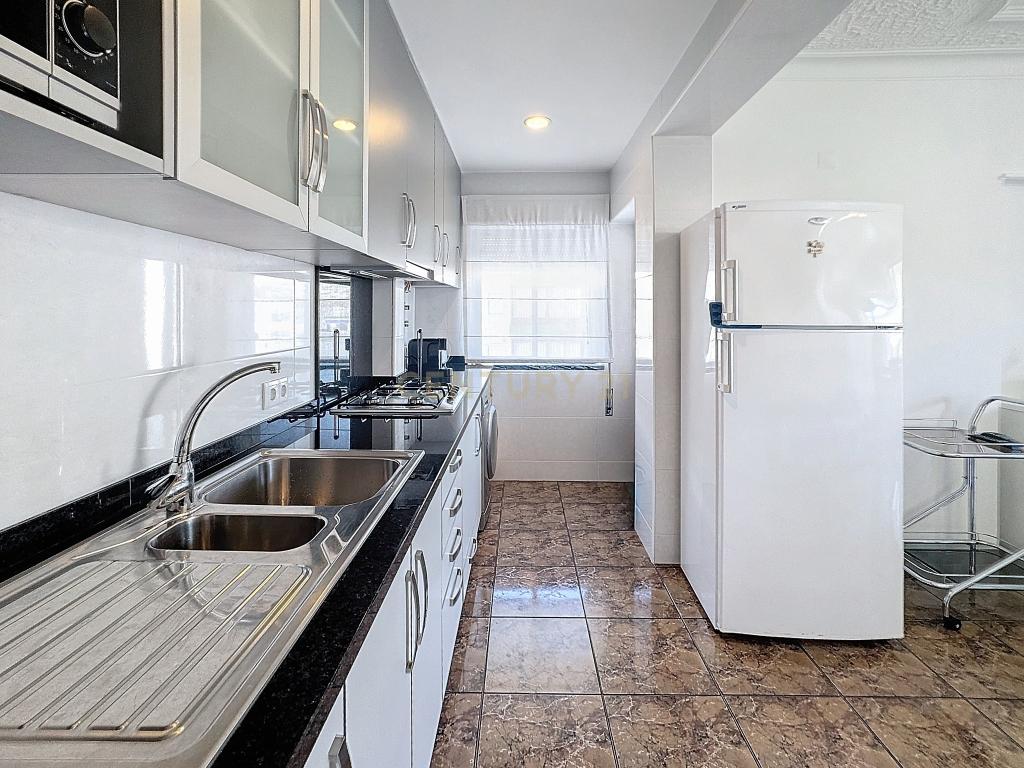 Apartamento - T2 - Arrendamento - Nazaré - Centro - Image 9
