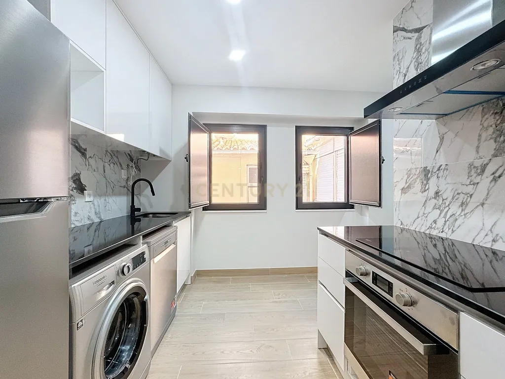 Apartamento T3 para arrendar a passos da praia - Image 1