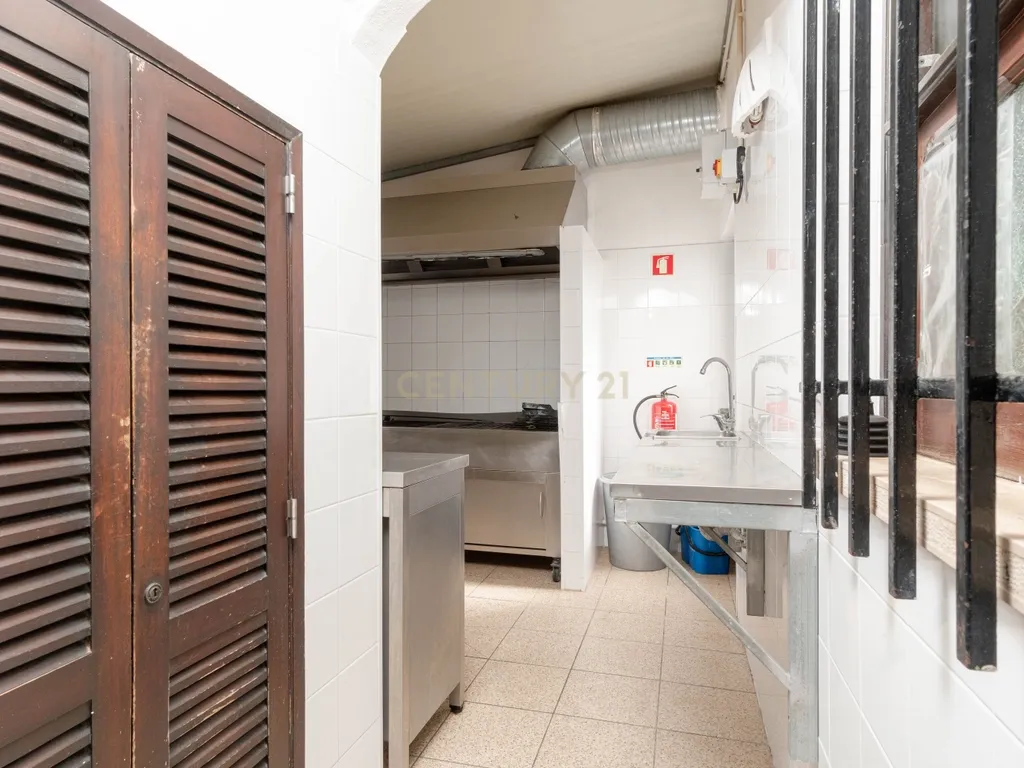 Habitação com Restaurante e Terreno a 500m da praia - Albufeira - Image 32