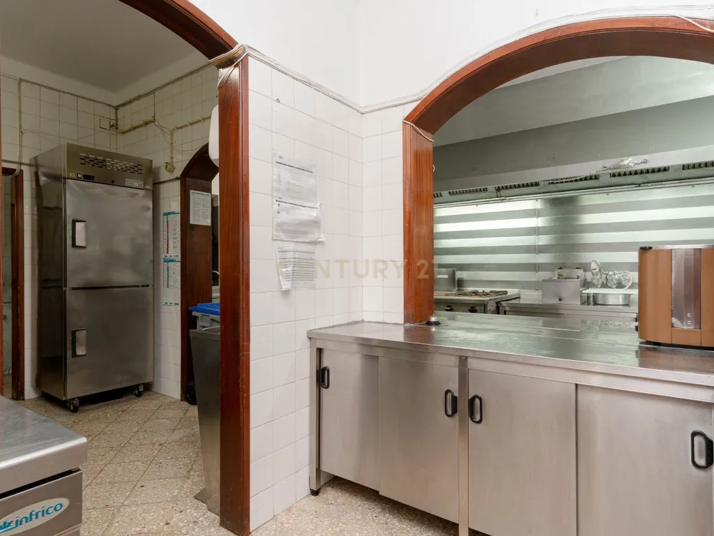 Habitação com Restaurante e Terreno a 500m da praia - Albufeira - Image 36