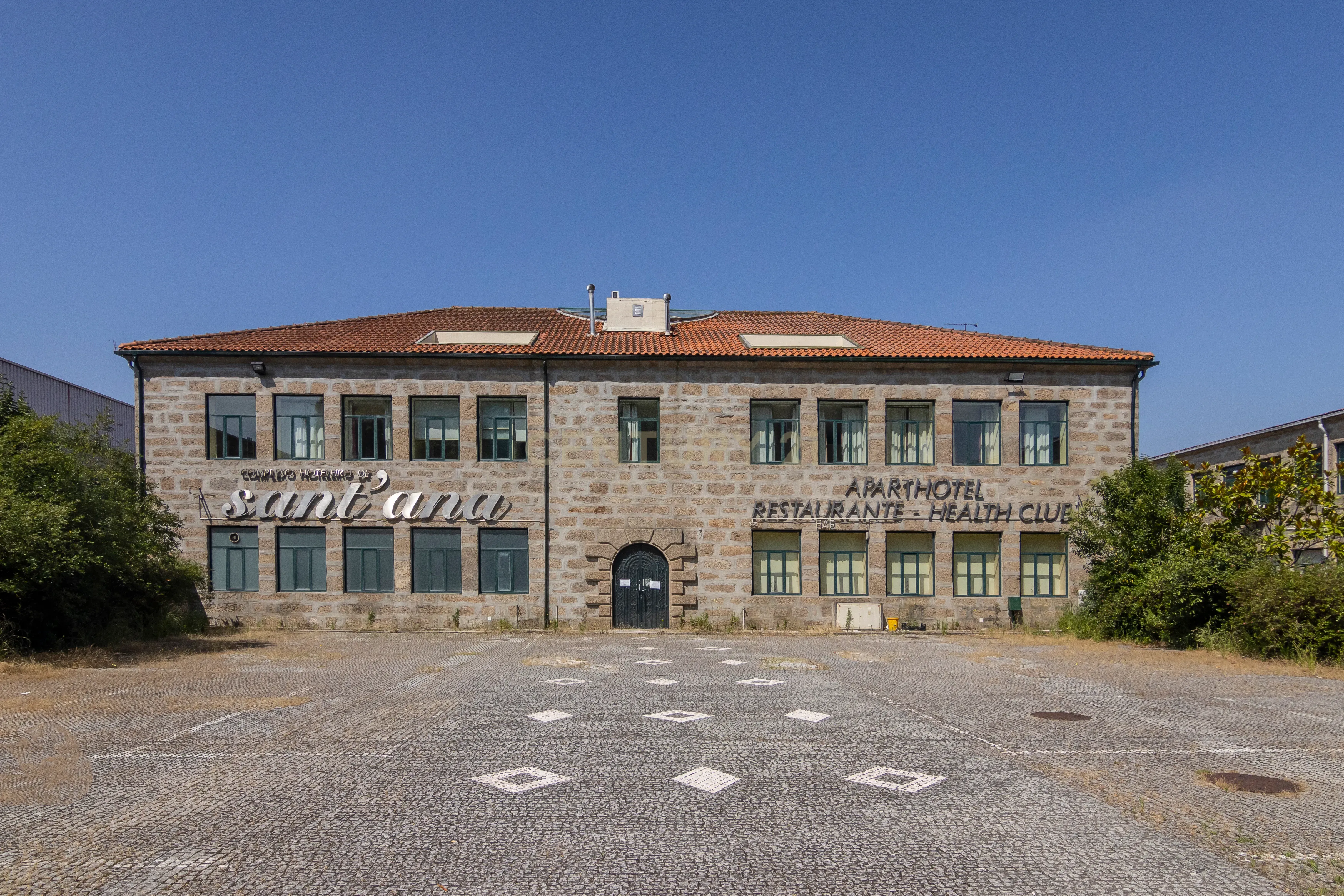 Prédio - Complexo Hoteleiro SANTANA- Leça do Balio - Image 1