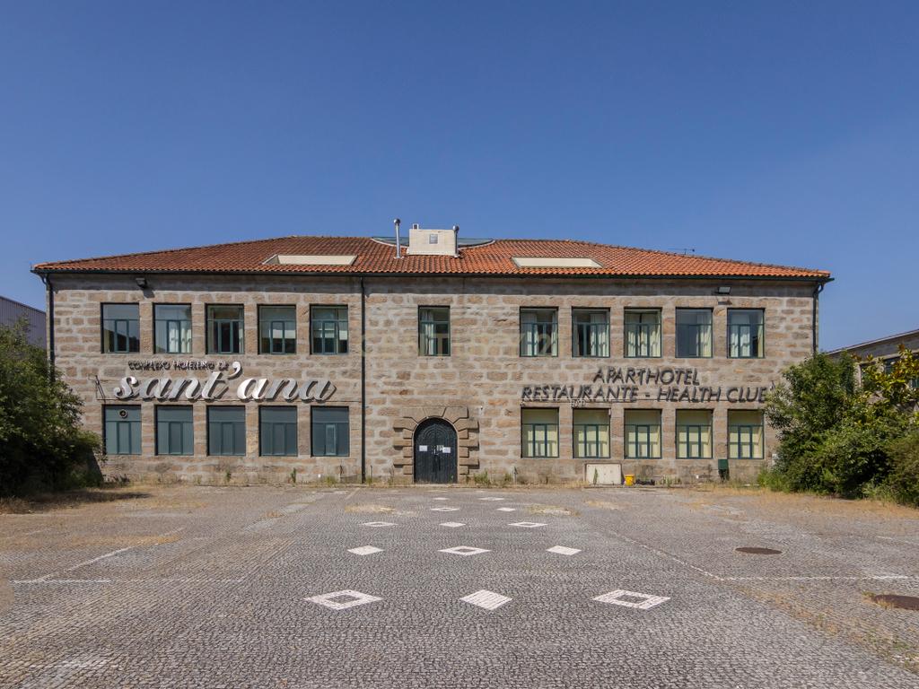 Prédio - Complexo Hoteleiro SANTANA- Leça do Balio - Image 1