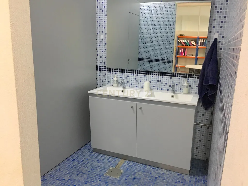 Grandioso Centro de Estudos em pleno funcionamento com diversos serviços no concelho de Matosinhos, Porto - Image 30