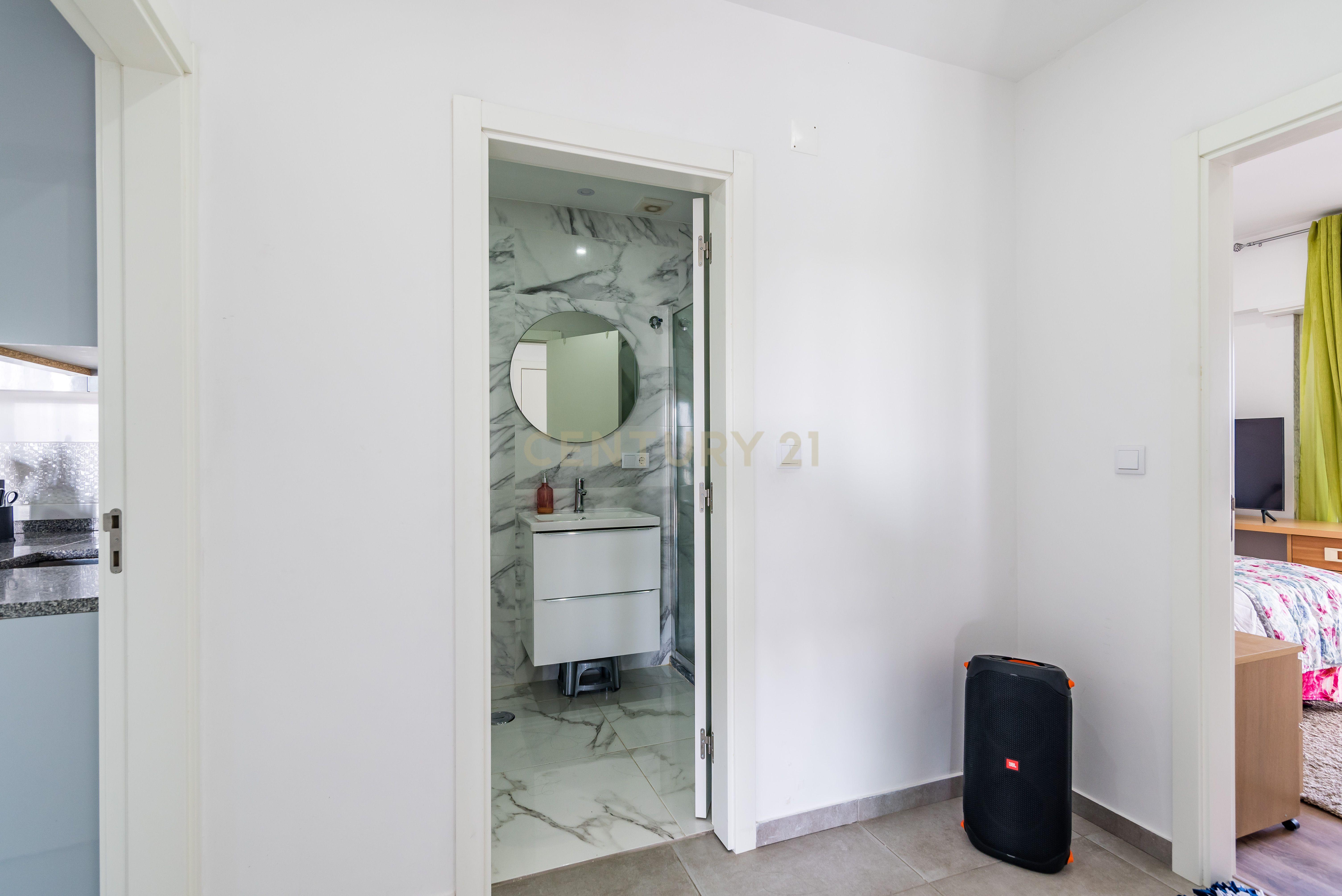 Duplex Renovado com Terraços em Mem-Martins - Image 35