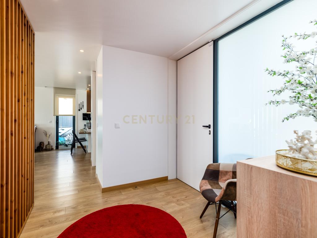 Moradia T3+2 | Sesimbra com Piscina, Jacuzzi, duas Pérgulas Bioclimáticas e muito mais. - Image 33