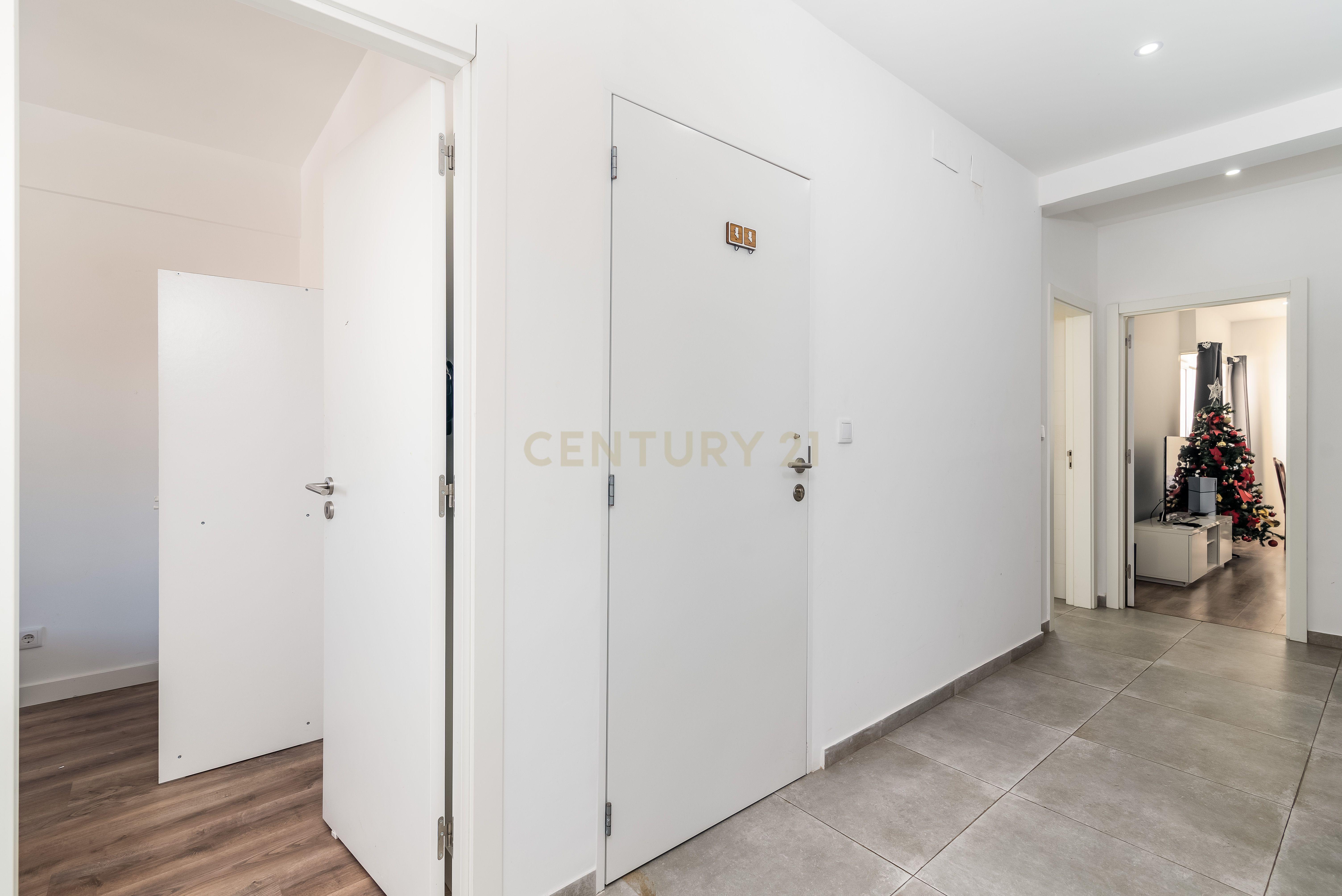 Duplex Renovado com Terraços em Mem-Martins - Image 10