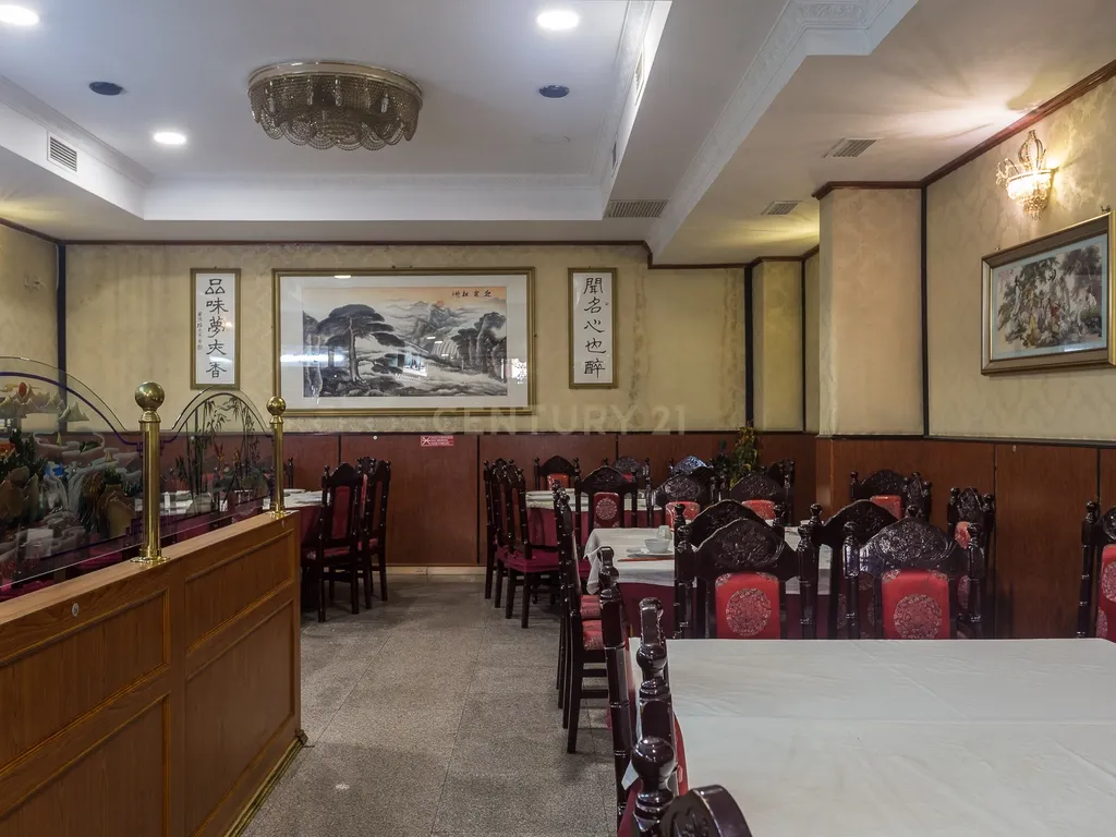 Loja com 360m2 e Extração de Fumos nos Olivais - Image 9