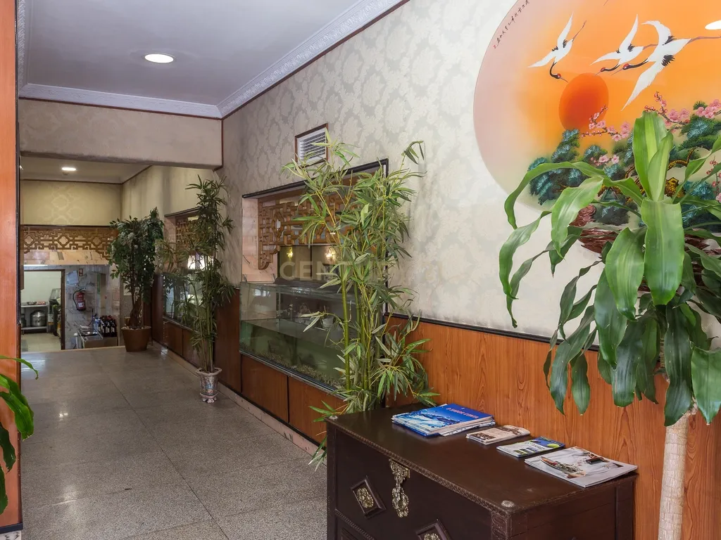 Loja com 360m2 e Extração de Fumos nos Olivais - Image 12