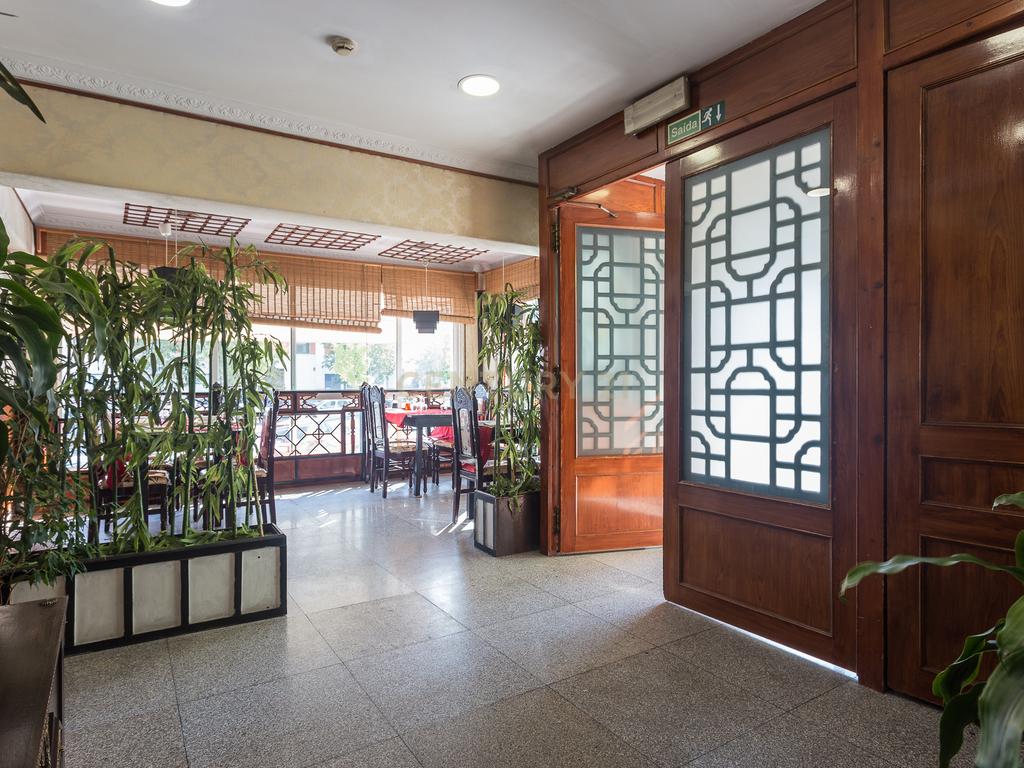 Loja com 360m2 e Extração de Fumos nos Olivais - Image 7