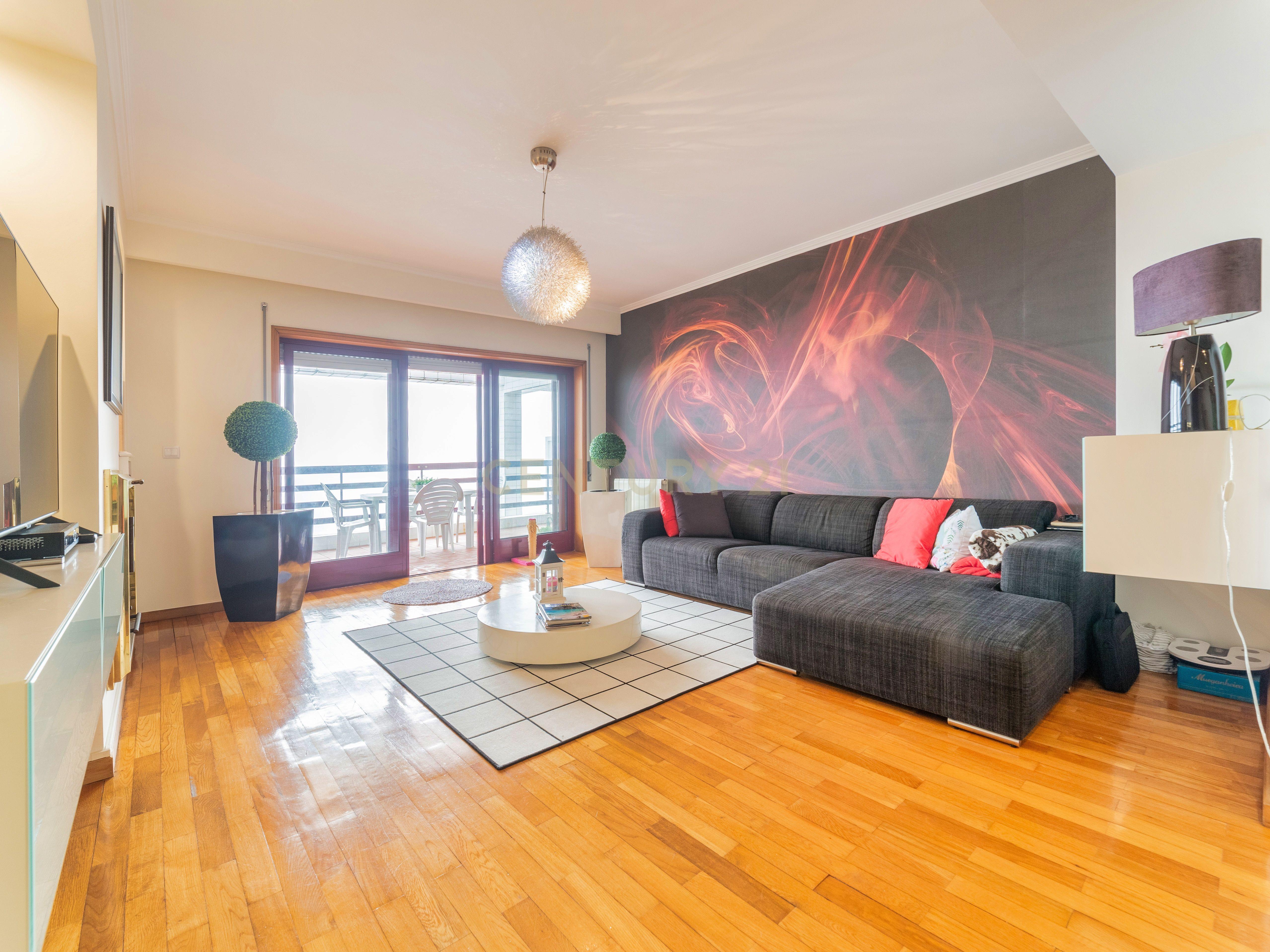 Exclusivo Apartamento T3 na Primeira Linha do Mar em Canidelo - Image 2