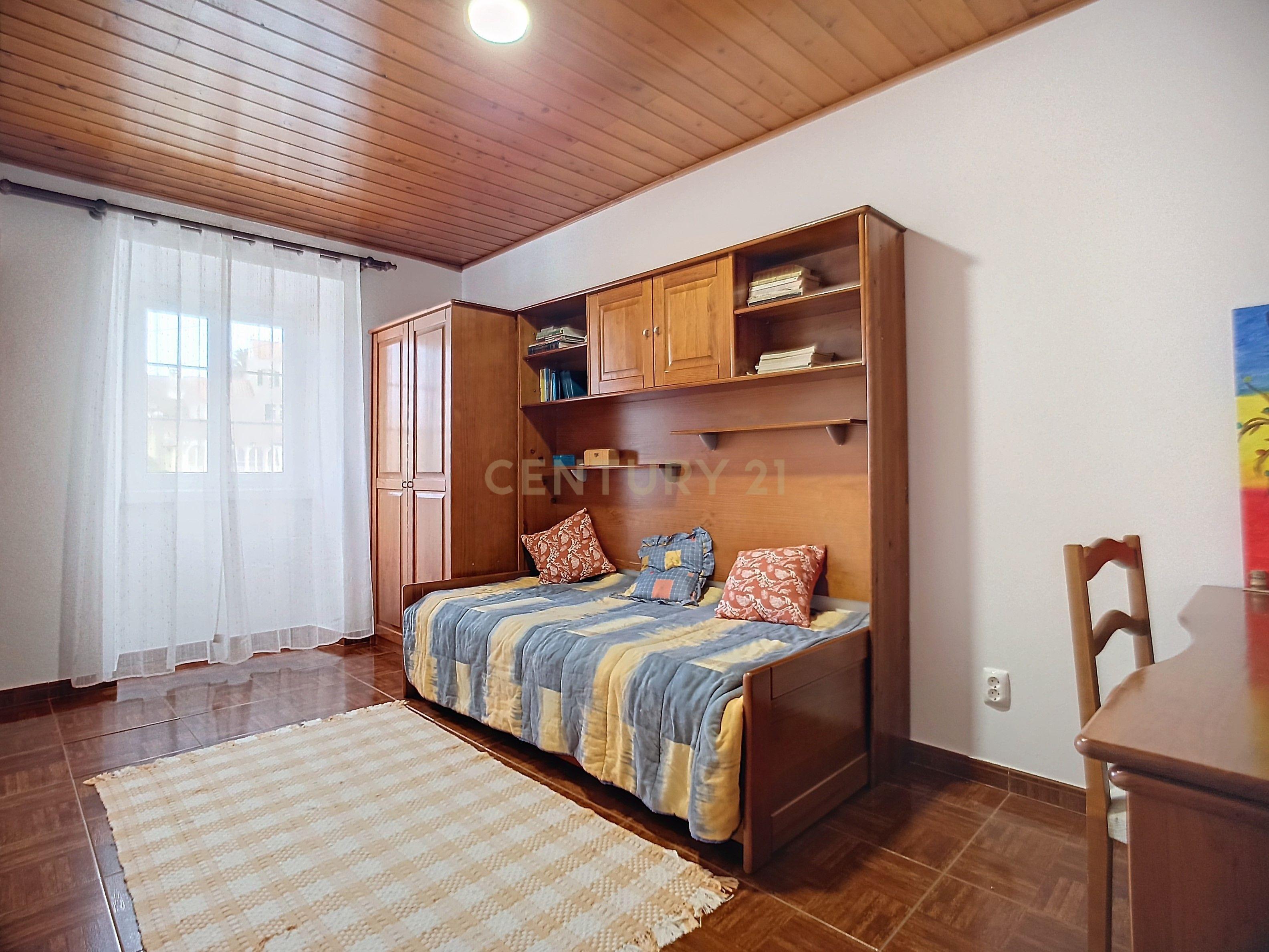 Moradia T3 em Excelente Estado de Conservação na Bela Vila do Nordeste - Image 8