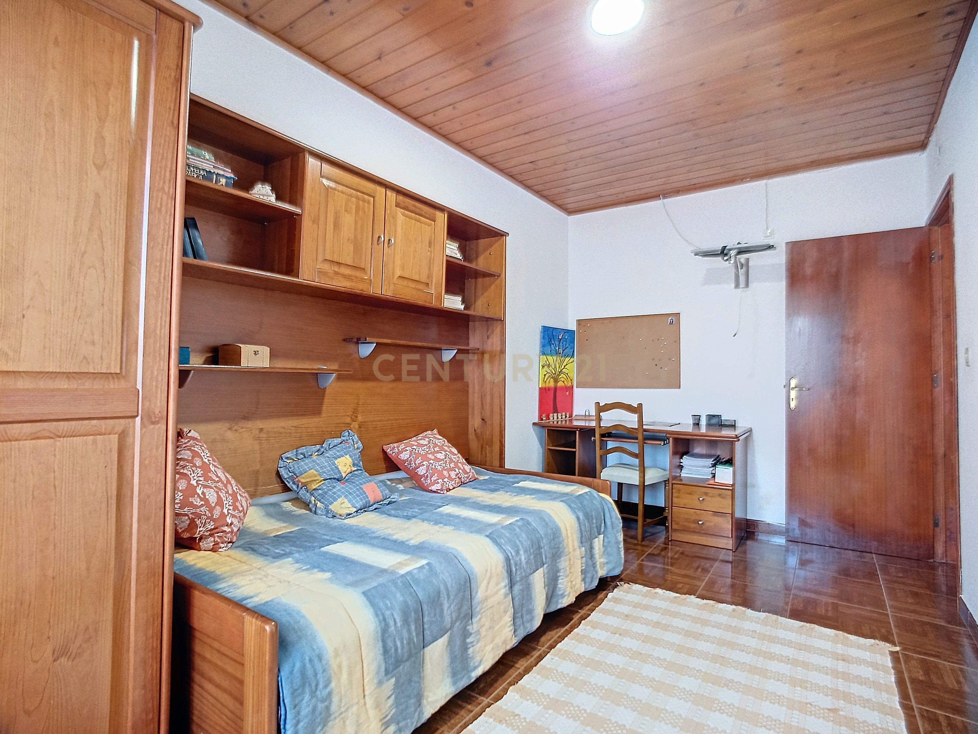Moradia T3 em Excelente Estado de Conservação na Bela Vila do Nordeste - Image 7