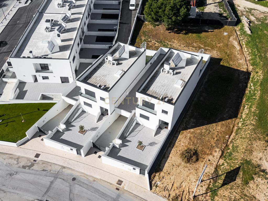 Condomínio Villas Mor || Moradia T4 - Segmento de Luxo || Aveiras de Cima || OBRA NOVA - Image 2