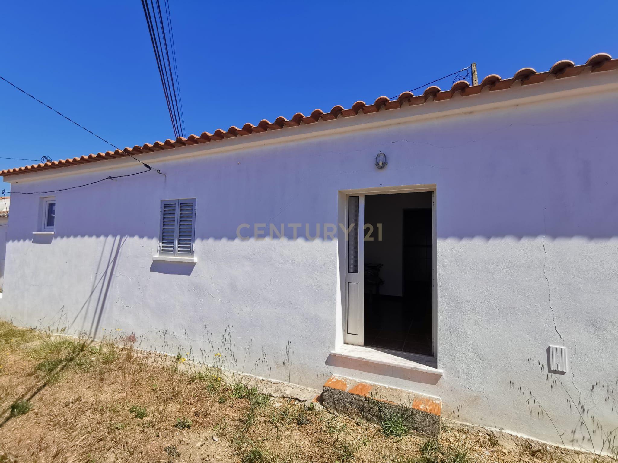 Casa terrea com anexo em ruina - Image 4