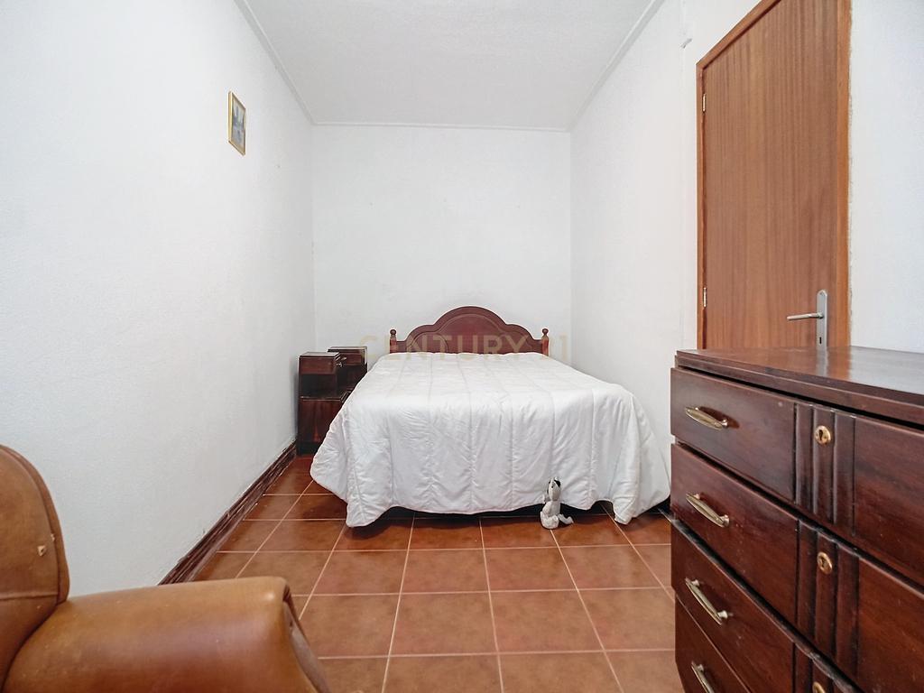 Moradia T2+2 com Garagem e Espaço Exterior | Centro de Ribeira Grande - Image 4