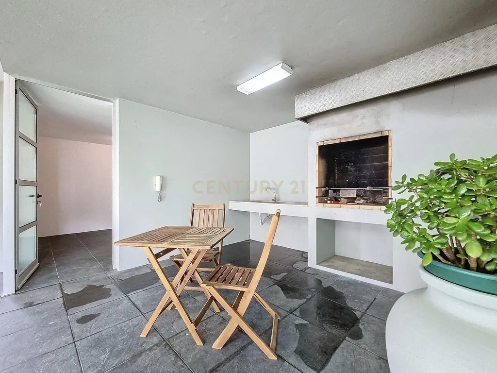 Moderna Moradia T5, em Ponta Delgada. - Image 29