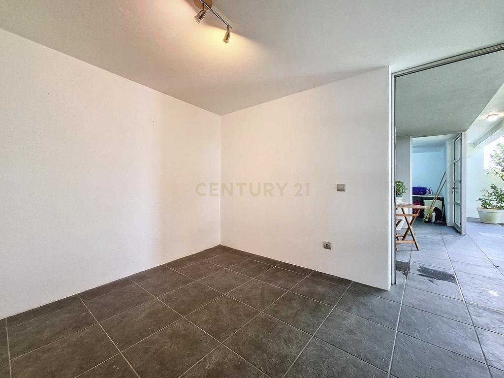 Moderna Moradia T5, em Ponta Delgada. - Image 31