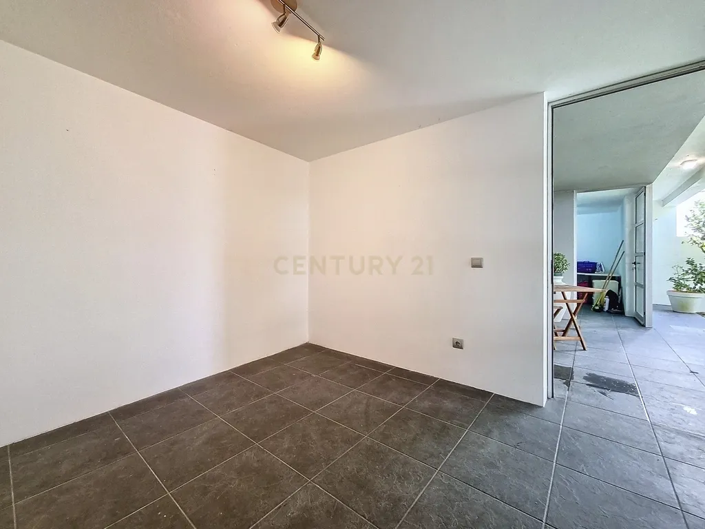 Moderna Moradia T5, em Ponta Delgada. - Image 31