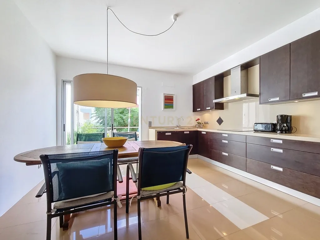 Moderna Moradia T5, em Ponta Delgada. - Image 12