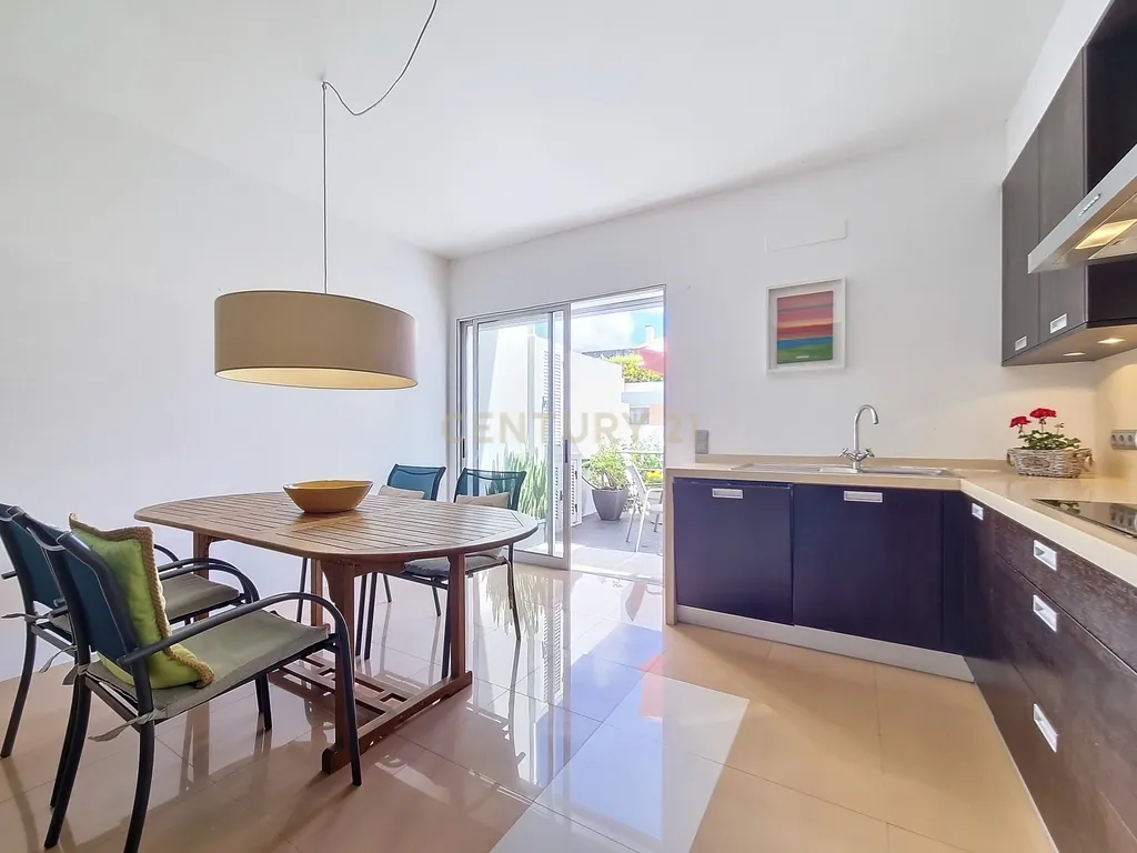 Moderna Moradia T5, em Ponta Delgada. - Image 14