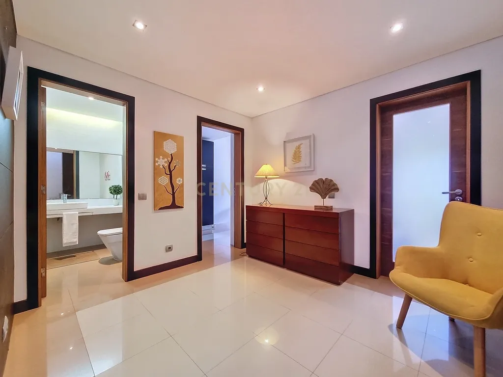 Moderna Moradia T5, em Ponta Delgada. - Image 11