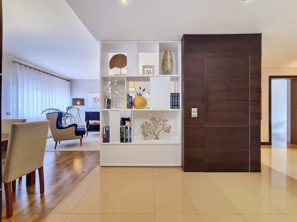 Moderna Moradia T5, em Ponta Delgada. - Image 10