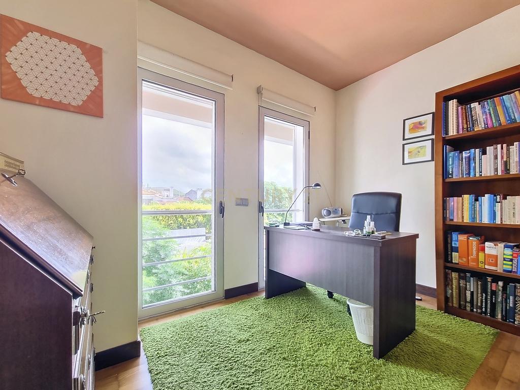 Moderna Moradia T5, em Ponta Delgada. - Image 61