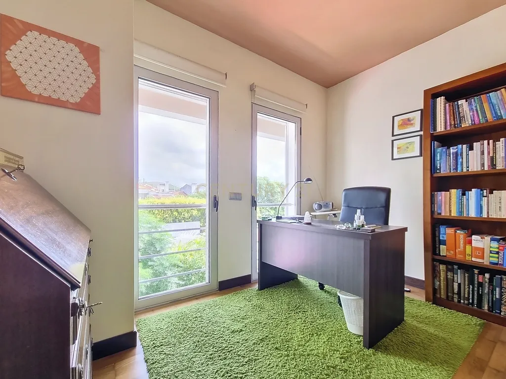 Moderna Moradia T5, em Ponta Delgada. - Image 61