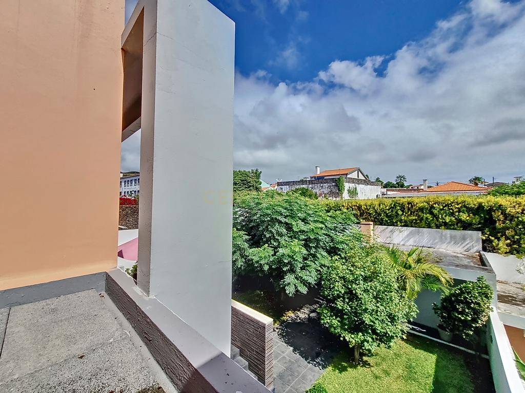 Moderna Moradia T5, em Ponta Delgada. - Image 63