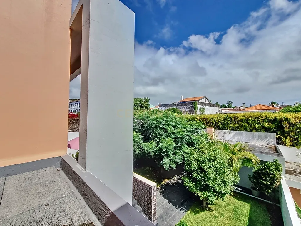 Moderna Moradia T5, em Ponta Delgada. - Image 63