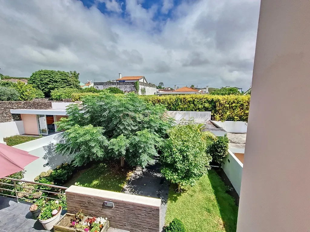 Moderna Moradia T5, em Ponta Delgada. - Image 64