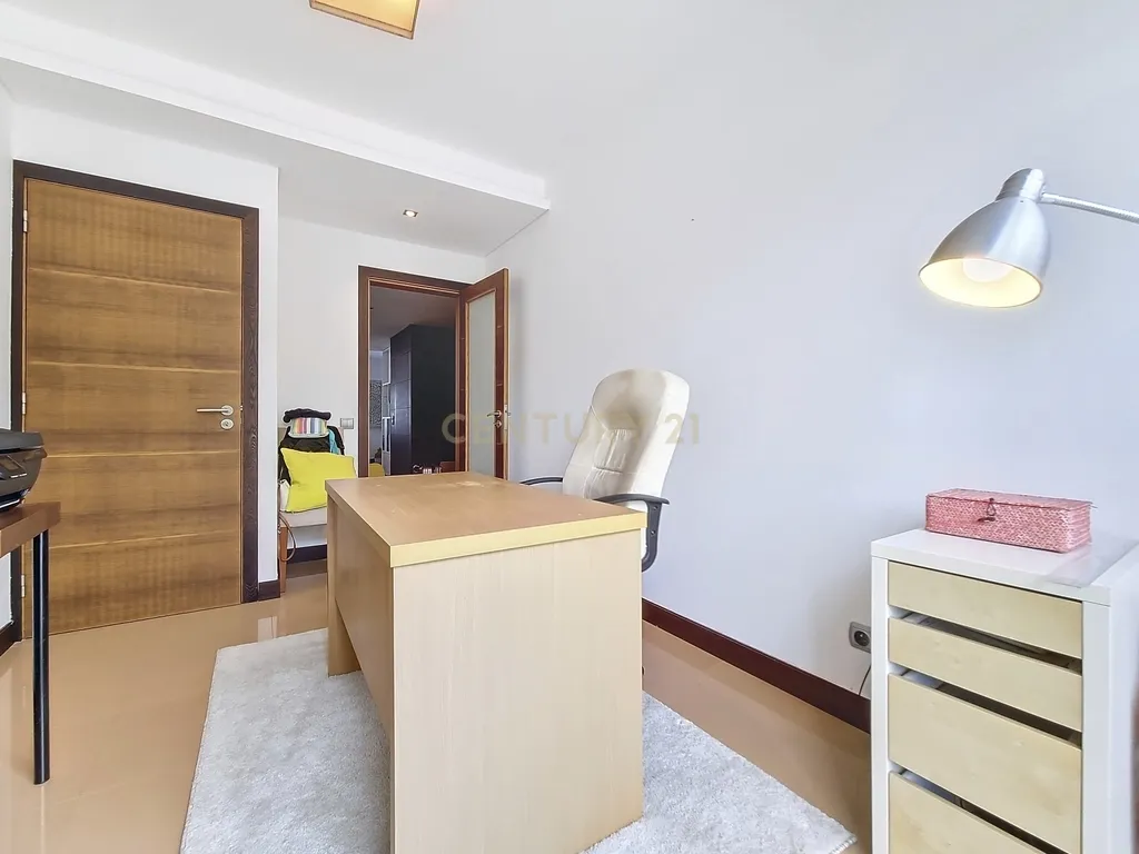 Moderna Moradia T5, em Ponta Delgada. - Image 38