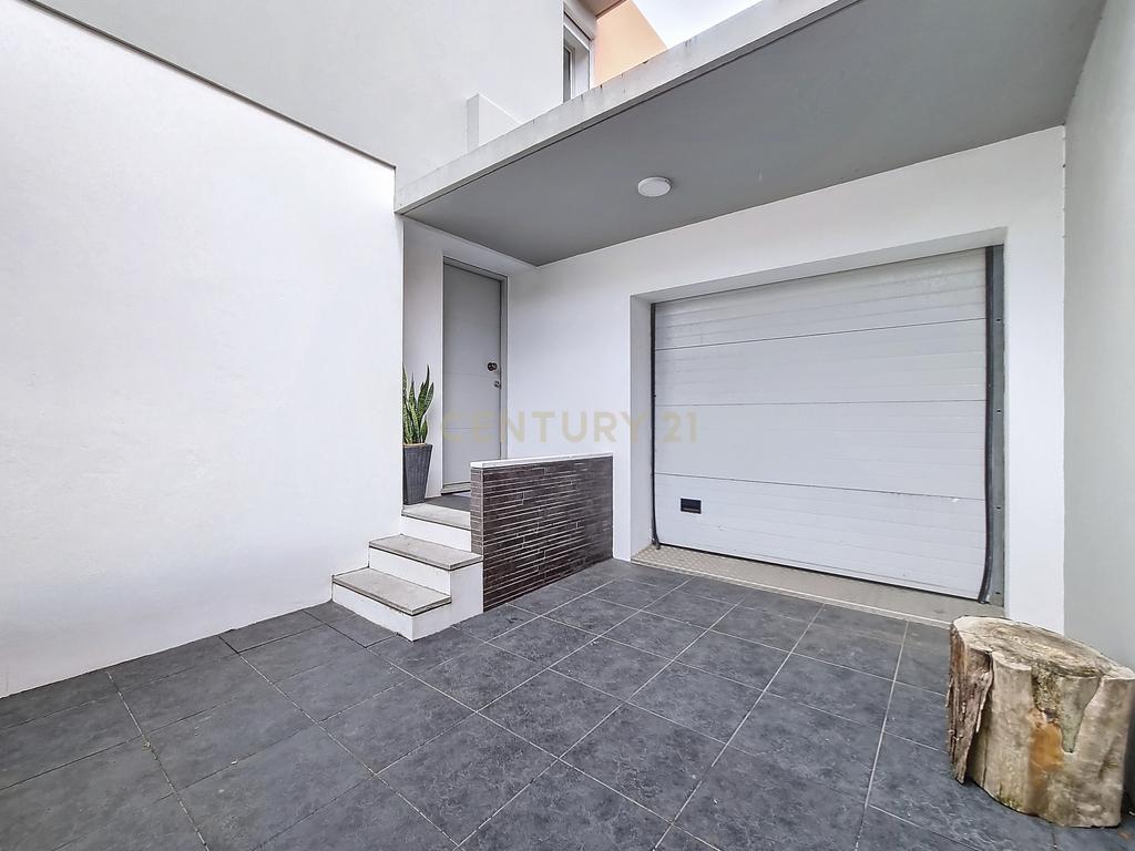Moderna Moradia T5, em Ponta Delgada. - Image 67