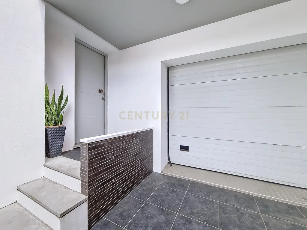 Moderna Moradia T5, em Ponta Delgada. - Image 68