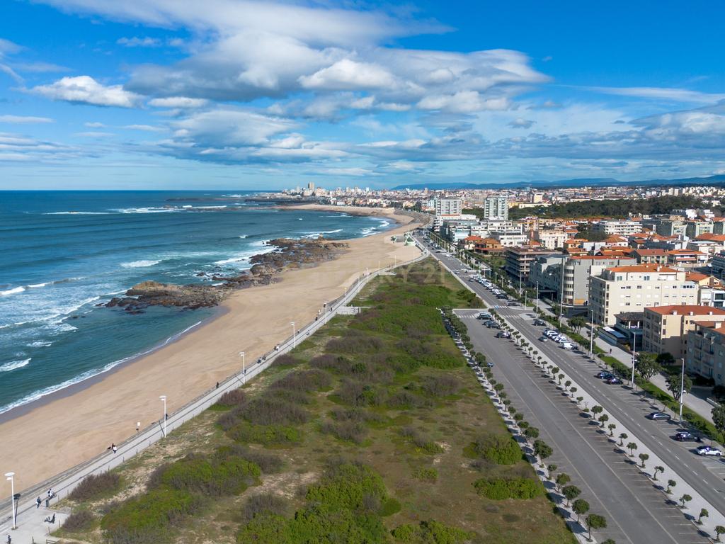 T2  com terraço vista mar em Vila do Conde - Image 1